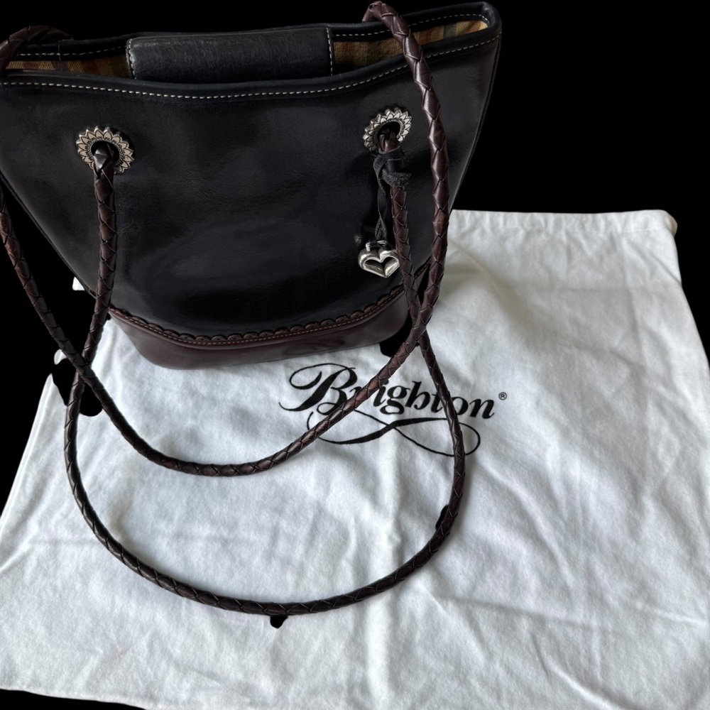 Vtg Brighton 2 Tone Leather Bucket Bag Purse Braided Straps Heart Fob‎